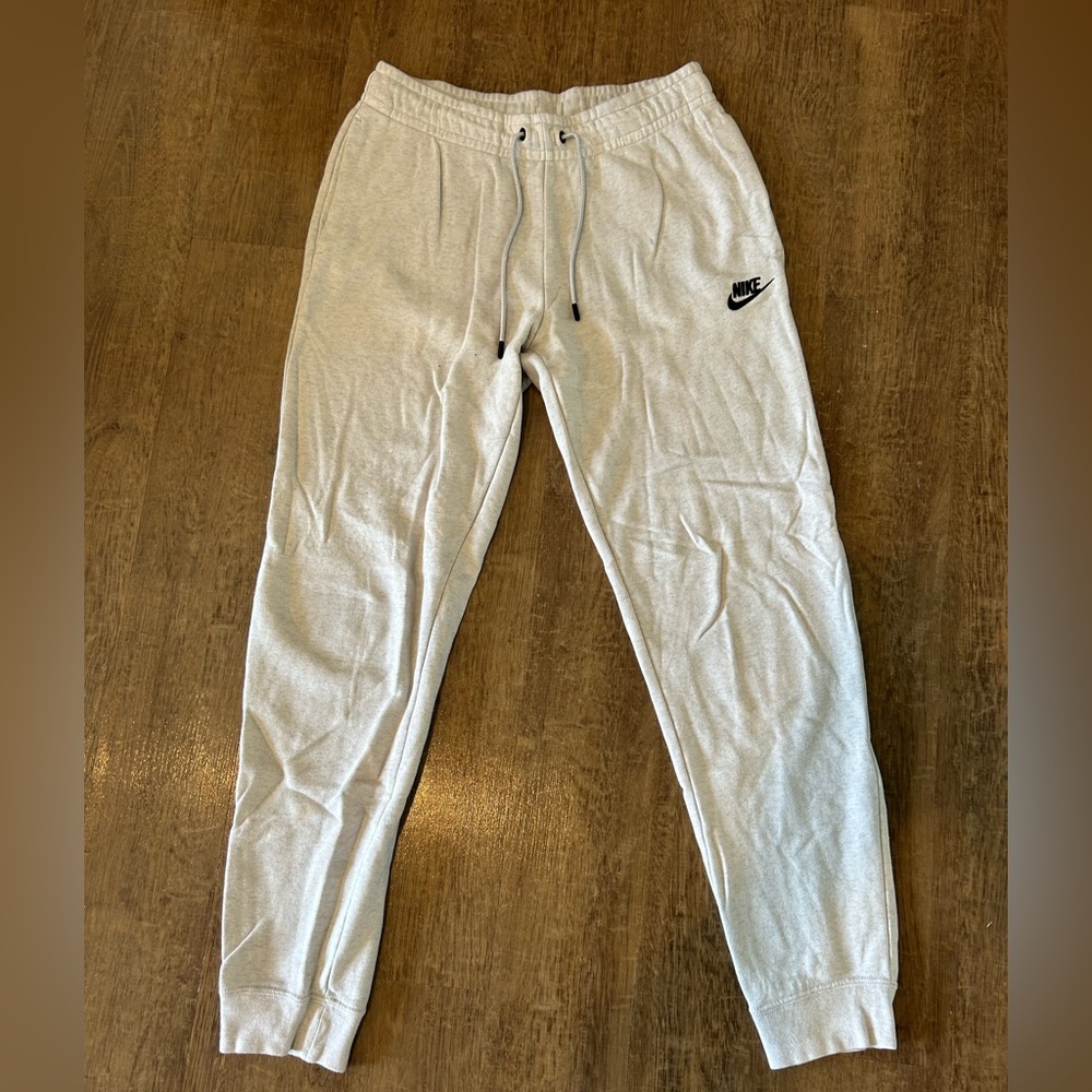 Nike Sportswear Club Fleece| Size Small| Heathered White